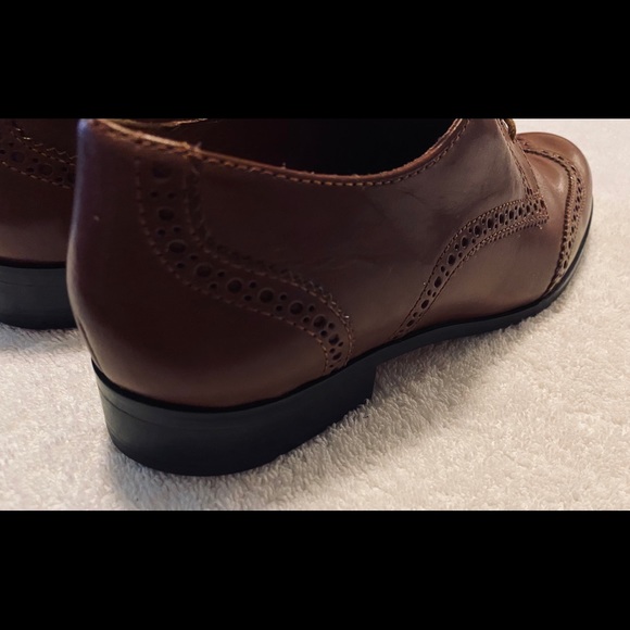Almost Brand New High Quality Shoes By COLE HAAN - Box 57 - Picture 5 of 6